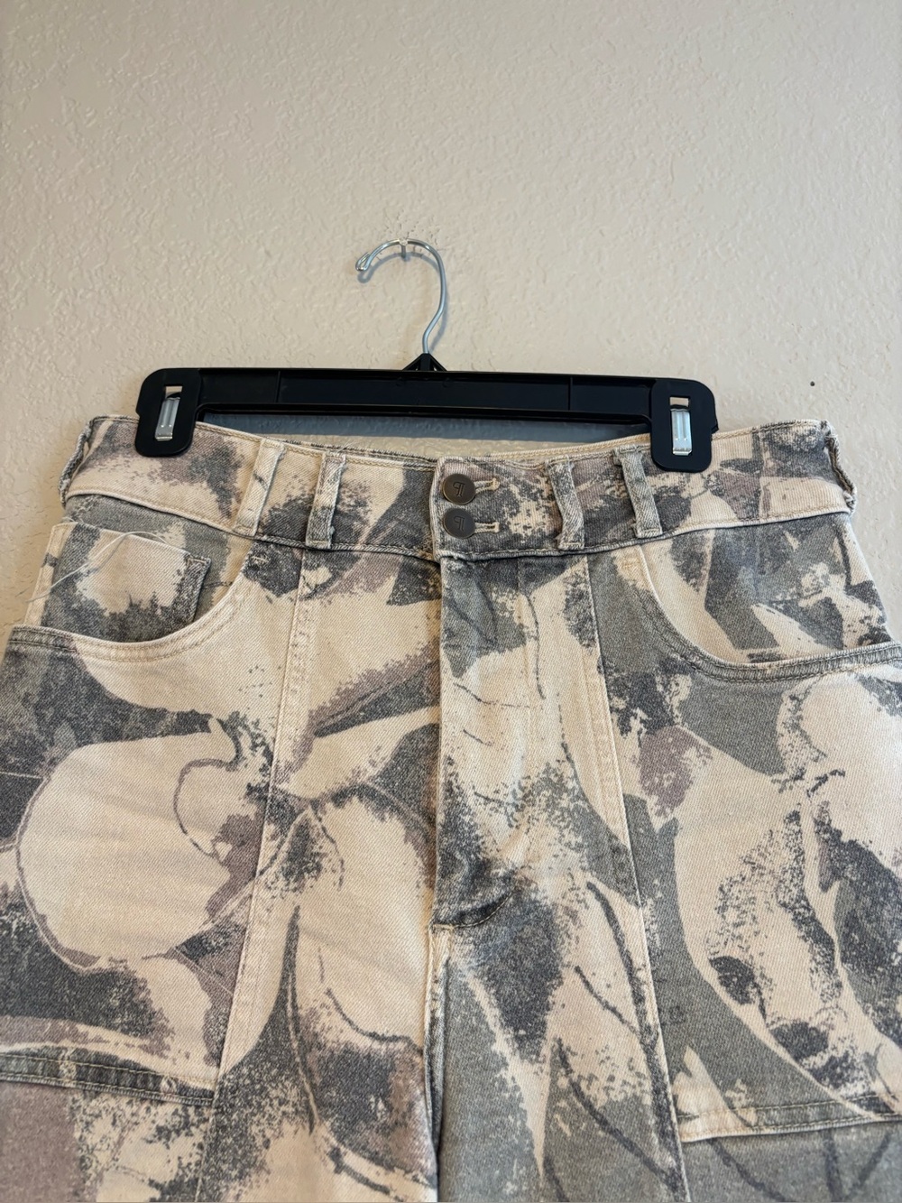 The Skipper Seamed High-Rise Crop Wide-Leg Pants by Pilcro: Camo Edition - Picture 5 of 16